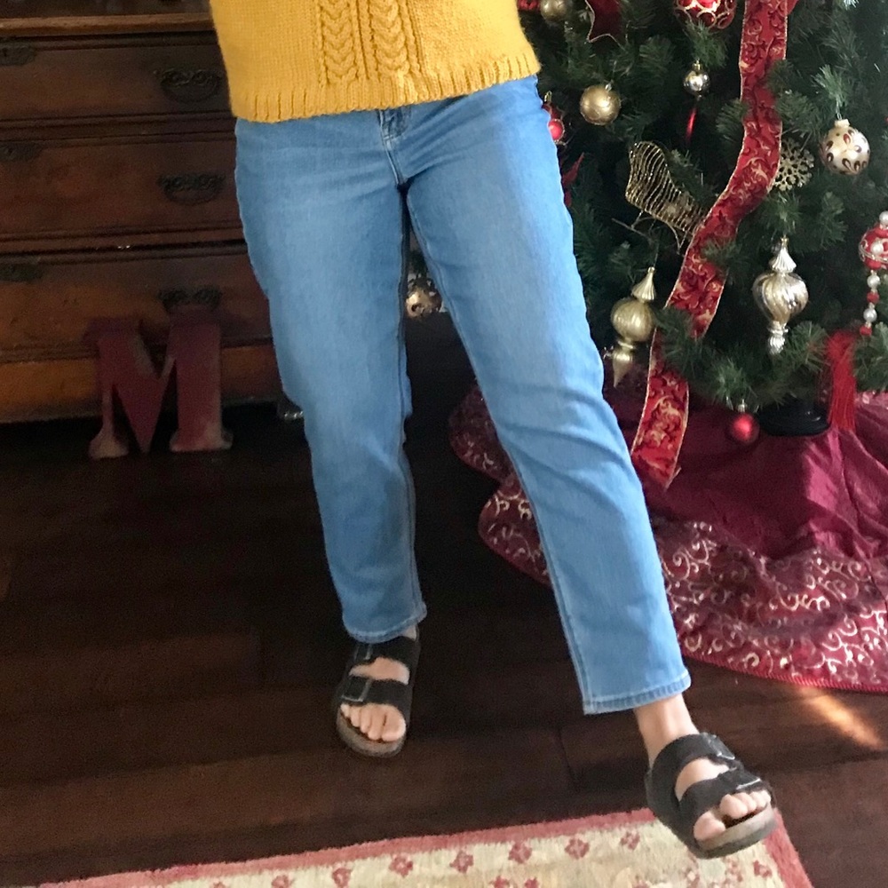AE mom jeans 8 short